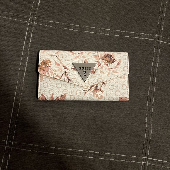 Guess Bags Guess Floral Wallet Nwot Poshmark